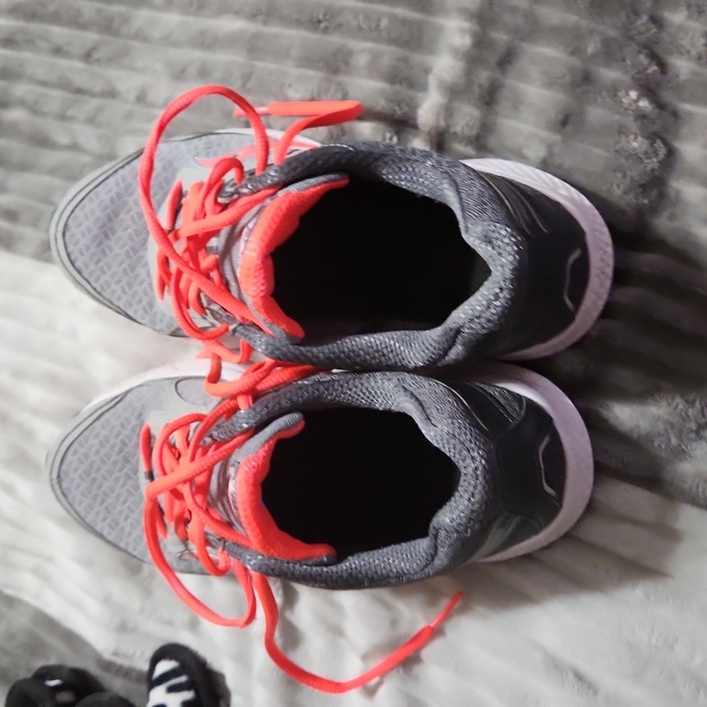 Shoes - Picture 2 of 10